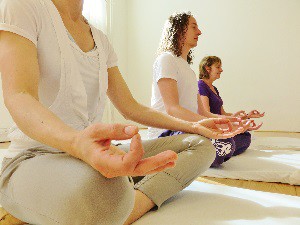 yoga en meditatie les - www.AnandaYogaCentrum.nl_fotoYoganandGerritsen_Ellecom, Dieren, Doesburg, Brummen, Velp, De Steeg, Arnhem 
